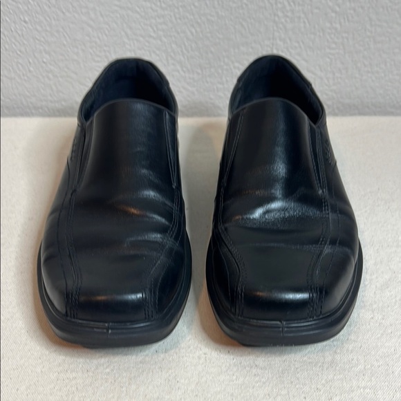 ECCO Men’s Black Leather Slip-On Loafers | Comfort Dress Shoes - Picture 1 of 6